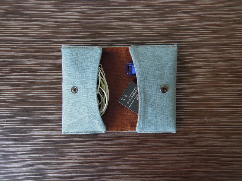 顶天立地的手工布作名片包 - 多种用途 - 天空蓝 - 名片夹/名片盒 - 棉．麻 蓝色