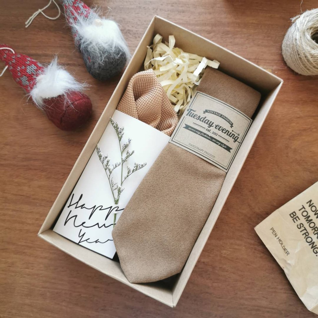 Gift Set - Gold Beige Spendy Necktie with pocket square - 领带/领带夹 - 棉 金色