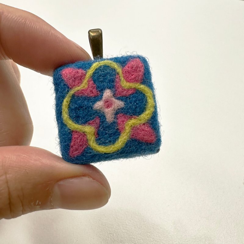 台湾花砖 - 羊毛毡项链坠子 - 项链 - 羊毛 蓝色
