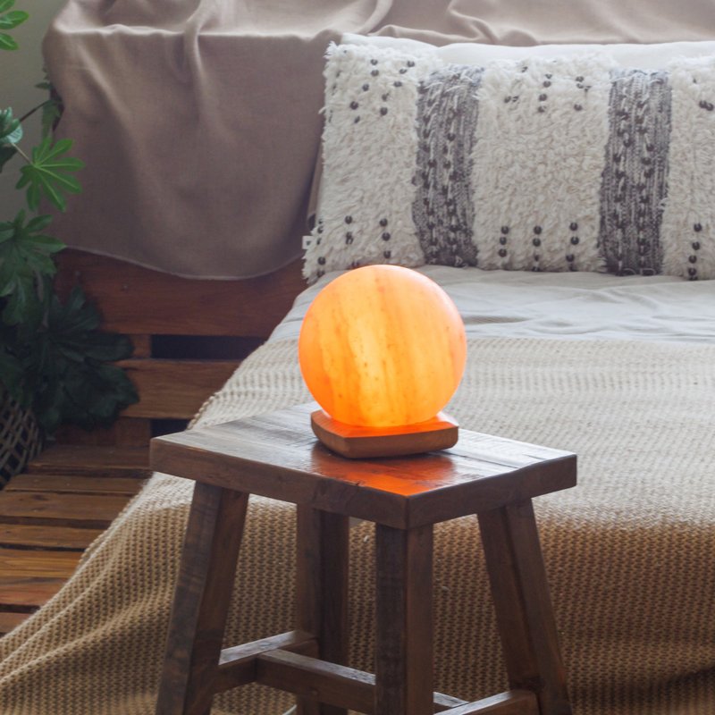 【新品】ONELIVINGS CLASSIC 喜马拉雅盐灯 – SPHERE - 灯具/灯饰 - 木头 卡其色