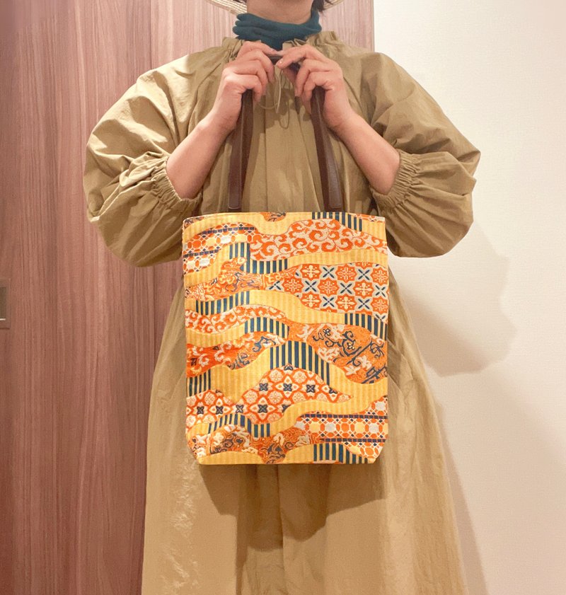 2023和服织布手提袋/骨董和服金线波浪织布 - 侧背包/斜挎包 - 丝．绢 金色