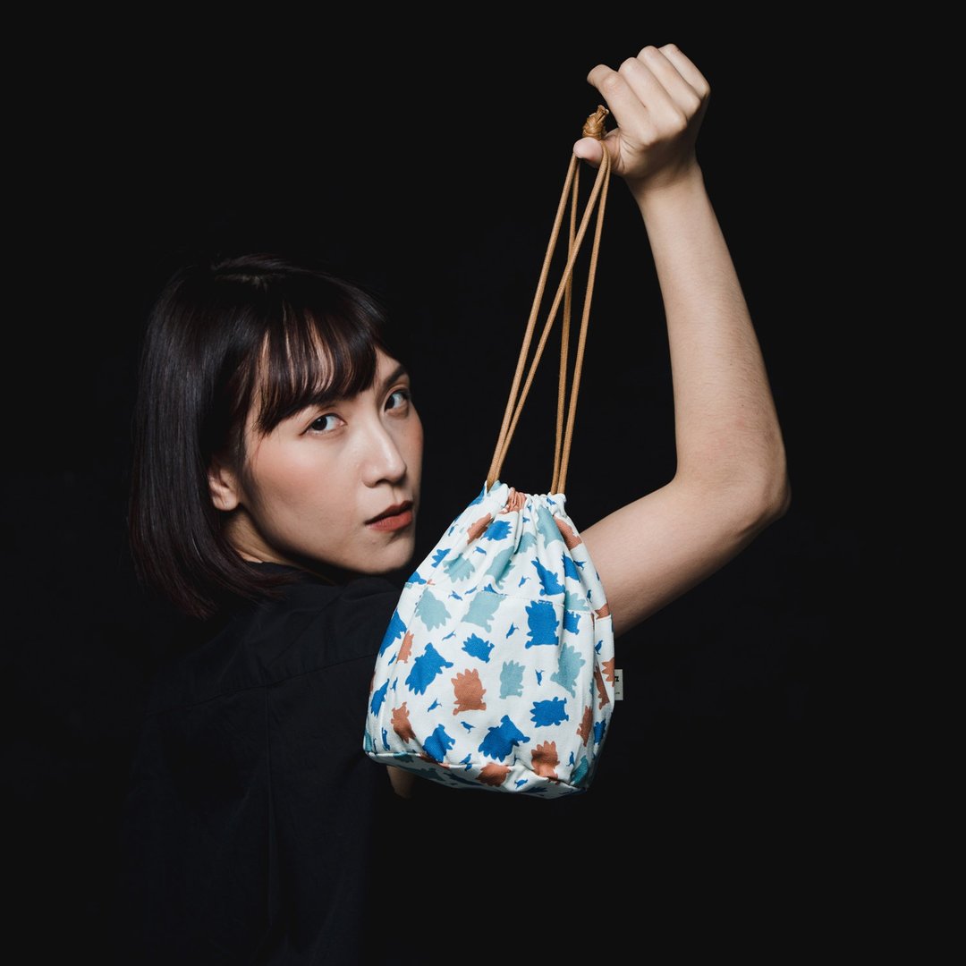 球型束口袋/限定花色/印花乐x酷企鹅-个性橘蓝 - 化妆包/杂物包 - 棉 多色