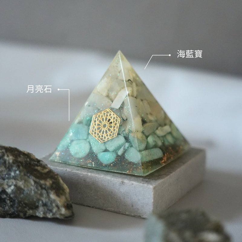 【月亮石、天河石】奥根水晶能量金字塔Orgonite 6x6 cm - 摆饰 - 水晶 多色