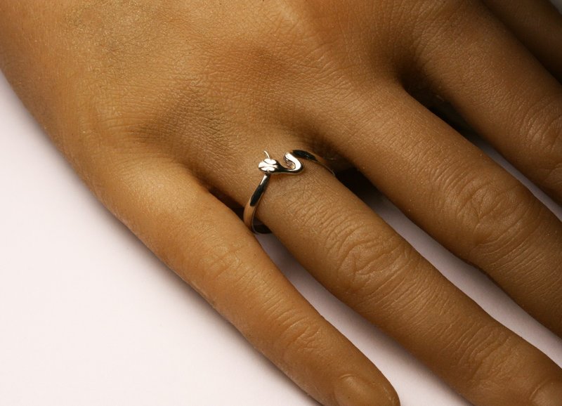 小蛇咬尾戒指 - 戒指 - 其他金属 银色