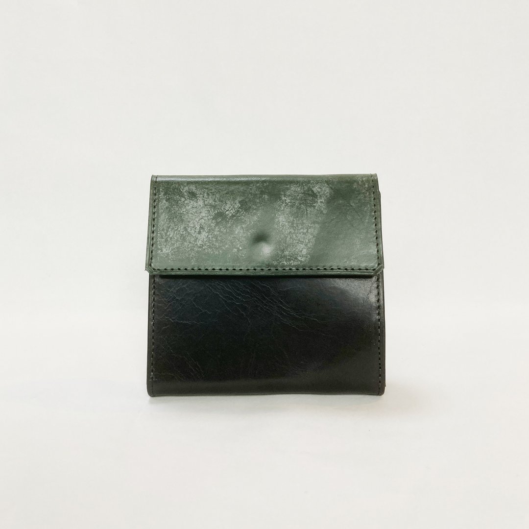 Cramy L-shaped flap wallet British bridle leather Green x Japanese calf leather Black - 皮夹/钱包 - 真皮 黑色