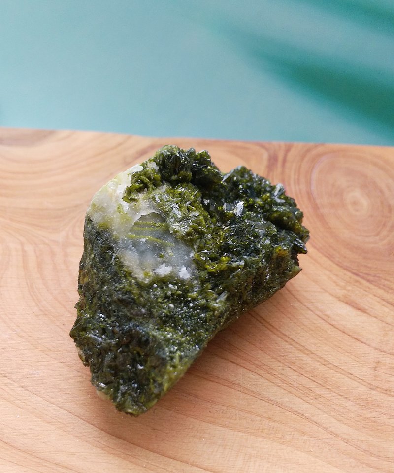 Epidote  四川产地 绿帘石 水晶共生矿 天然矿石 原矿 - 摆饰 - 其他材质 