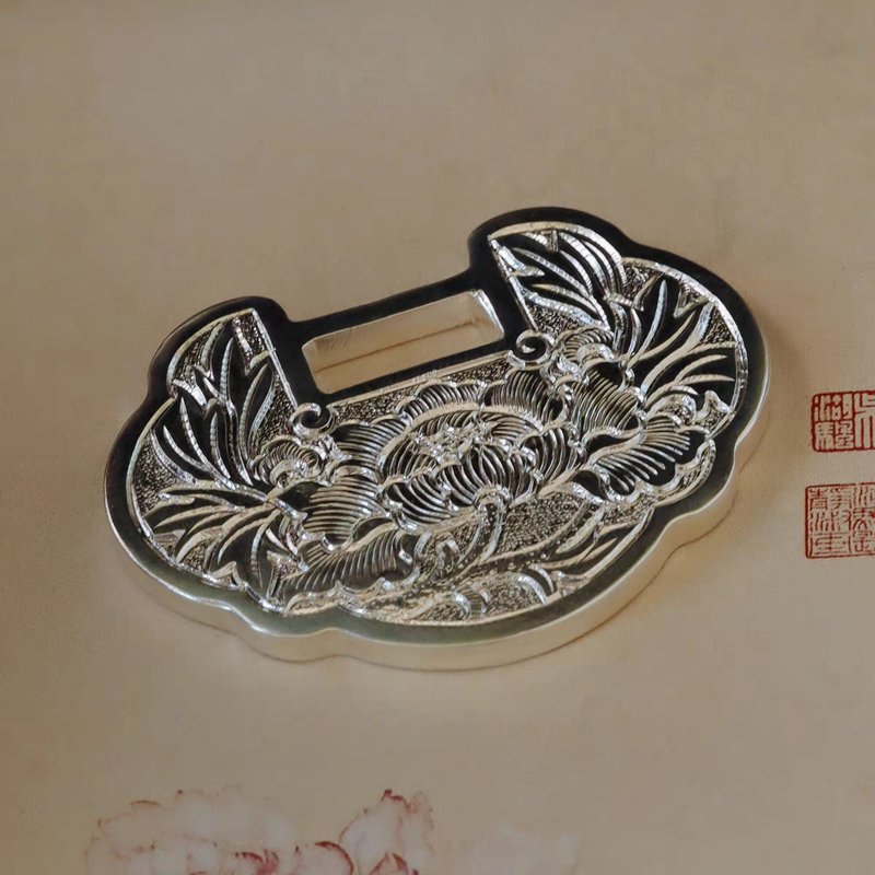 手作純銀牡丹石榴紋長命鎖 - 吊饰 - 纯银 