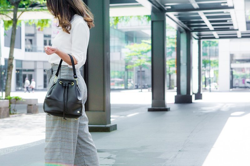 保证不脱皮-一年保固-台湾制作-纯素皮革-/挪亚包-黑色 - 侧背包/斜挎包 - 人造皮革 黑色