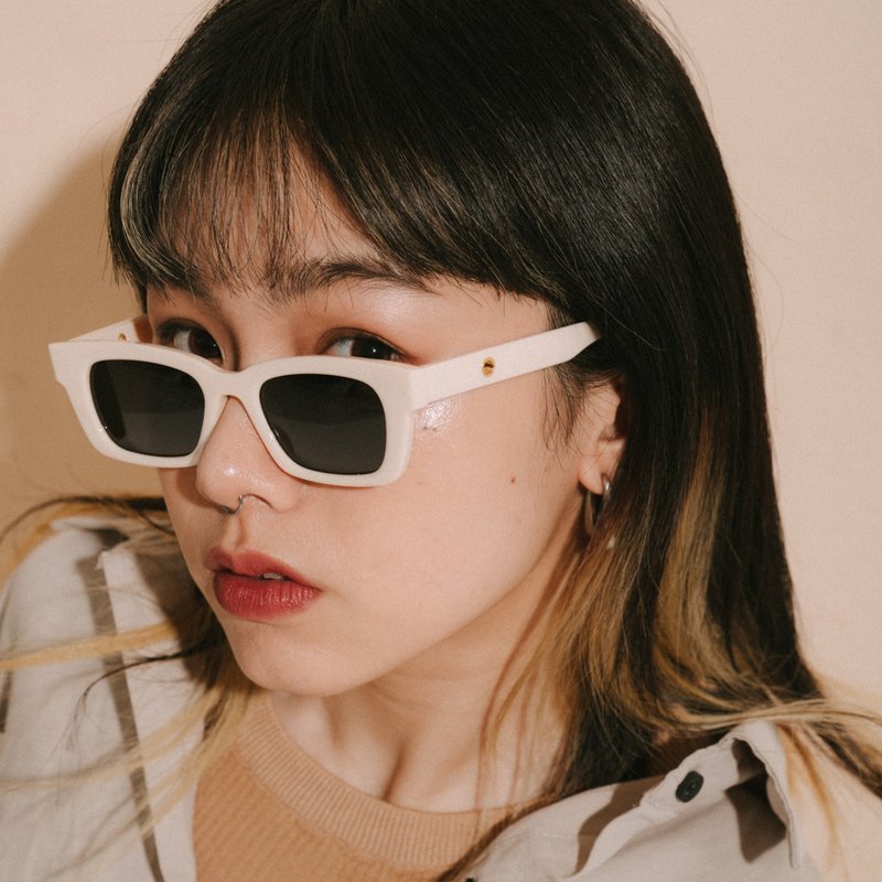 I NEED SPACE | JOURNEY 旅途方框墨镜 - 雾白 - 眼镜/眼镜框 - 其他材质 白色