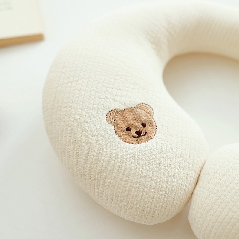 韩国Chezbebe经典小熊刺绣纯棉颈枕 - 满月礼盒 - 棉．麻 