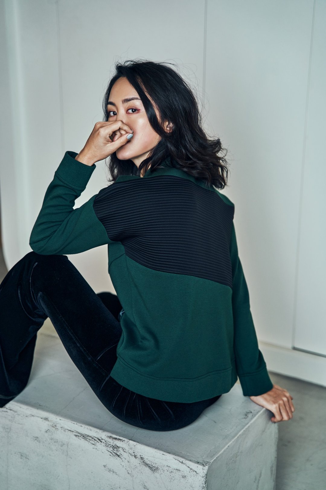 SAMMI FILM SWEATSHIRT中性廓型拚接上衣卫衣_个性绿 - 中性连帽卫衣/T 恤 - 棉．麻 绿色