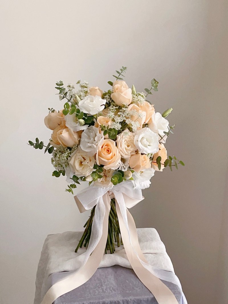 【鲜花】肤白色玫瑰洋桔梗自然球形鲜花捧花 - 其他 - 植物．花 橘色