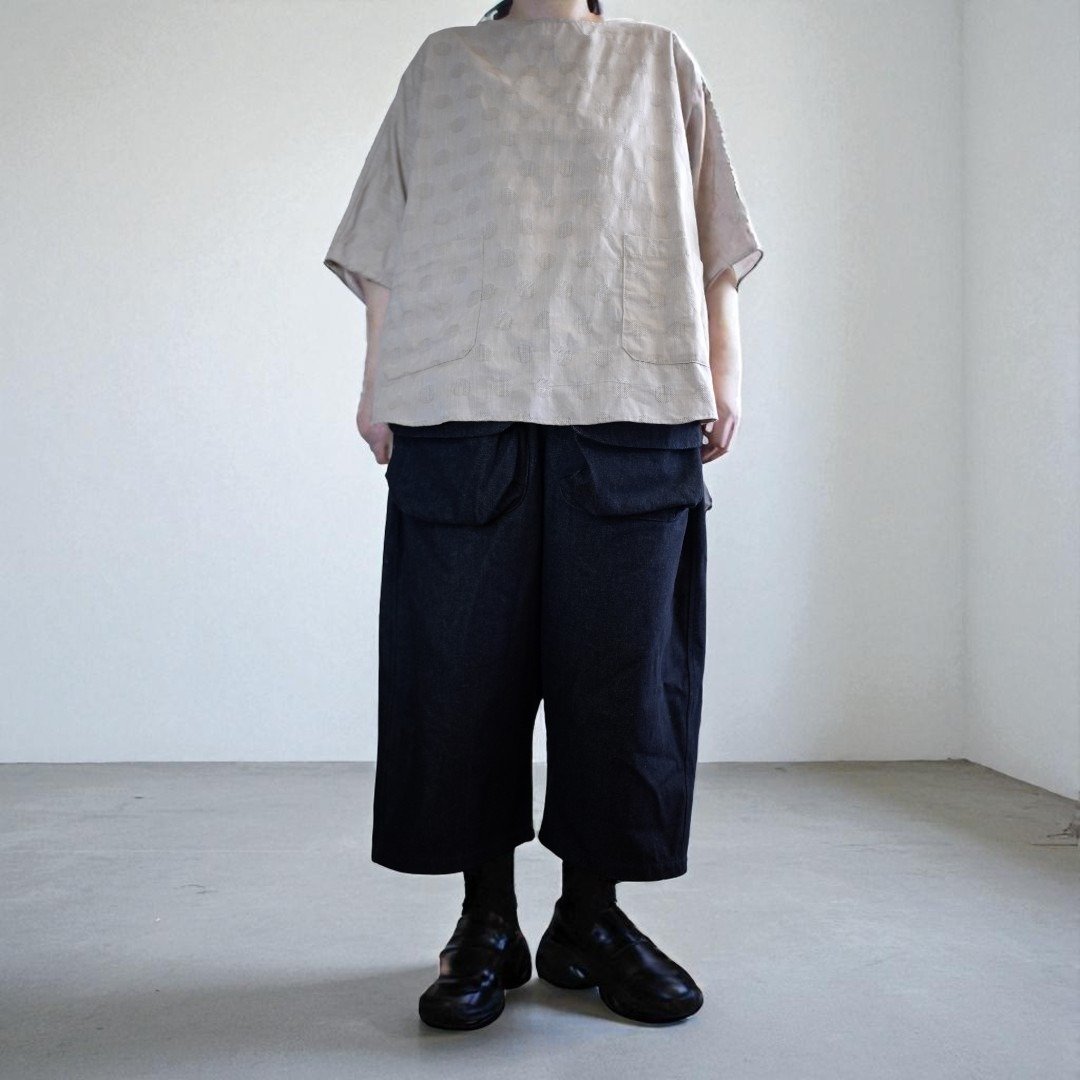 奶茶缇花刺绣圆领上衣 - 女装 T 恤 - 棉 卡其色