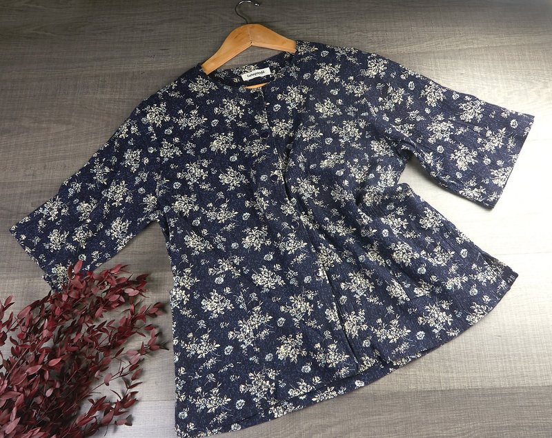 短款蓝色碎花复古女式上衣| 女士花卉上衣 - 女装衬衫 - 其他材质 蓝色