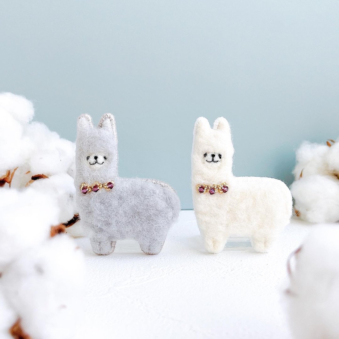 Birthstone Alpaca Brooch February Amethyst - 胸针 - 羊毛 紫色
