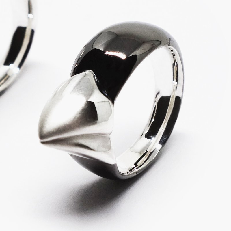 Java sparrow's beak ring【Pio by Parakee】文鳥喙的戒指 - 戒指 - 其他金属 黑色