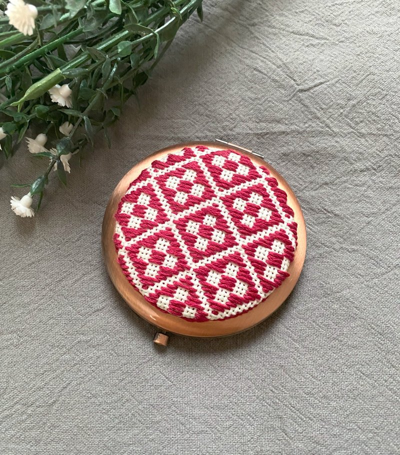 小巾绣镜盒 手镜 刺绣 玫红 - 彩妆刷具/镜子/梳子 - 绣线 红色