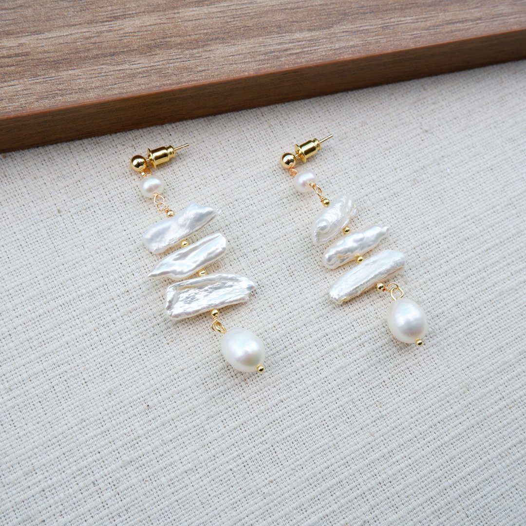 Freshwater Pearl Post  Earring - 耳环/耳夹 - 珍珠 白色