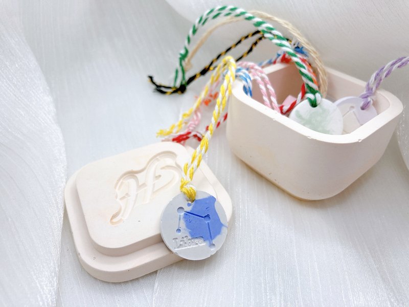 手作 扩香小吊牌 我就是我-天秤座 - 香薰/精油/线香 - 其他材质 多色