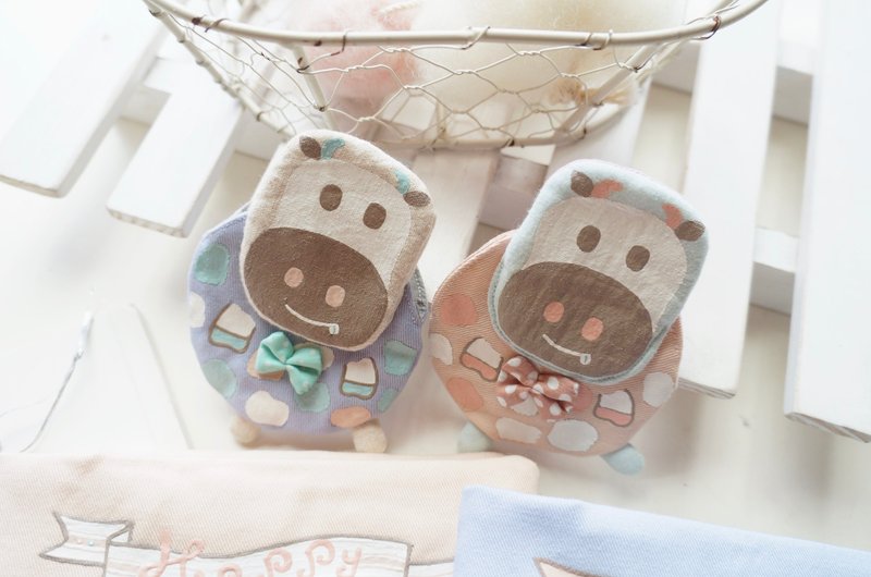 手绘幸福小牛宝宝两用平安符袋 - 满月礼盒 - 棉．麻 多色
