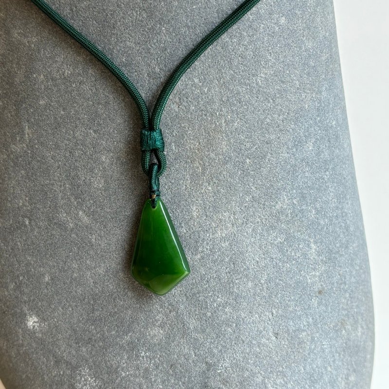 绿光森林 - 福气玉光系列 - 台湾设计雕刻玉佩 - 项链 - 玉石 绿色