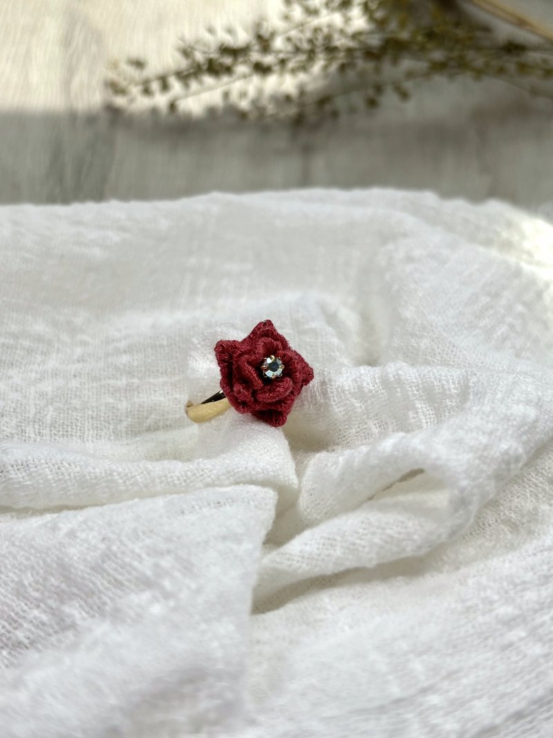 手工立体刺绣戒指 - 红玫瑰 - 戒指 - 绣线 多色
