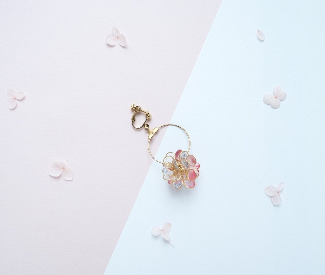 透感红系小花球 树脂耳环 / earring/手工制作 - 耳环/耳夹 - 树脂 红色