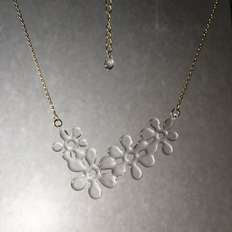 - Snow melting in spring - Necklace - 项链 - 玻璃 白色