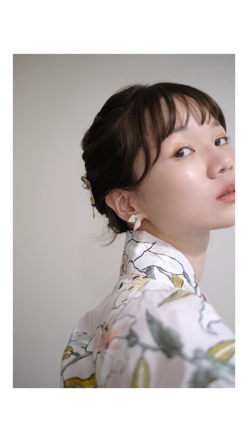 昭和浪漫 —日式 手绘白鹤手工耳环  医疗级钢针 耳夹 - 耳环/耳夹 - 珐琅 