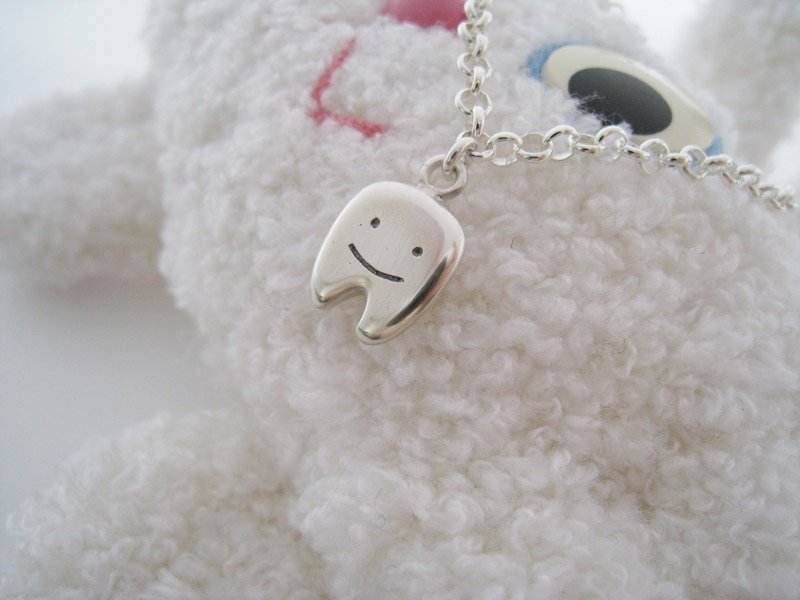 “小待”-纯银手工订制.生日弥月牙齿宝宝手链+姓名字牌 - 项链 - 其他金属 白色