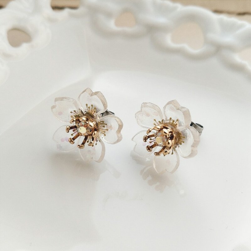 momolico 樱花耳环 绯樱  水钻蕊 冰晶 15mm - 耳环/耳夹 - 其他材质 粉红色