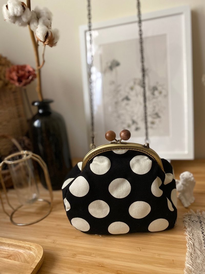 复古优雅手感水玉圆点口金棕木色口金提袋 - 侧背包/斜挎包 - 棉．麻 