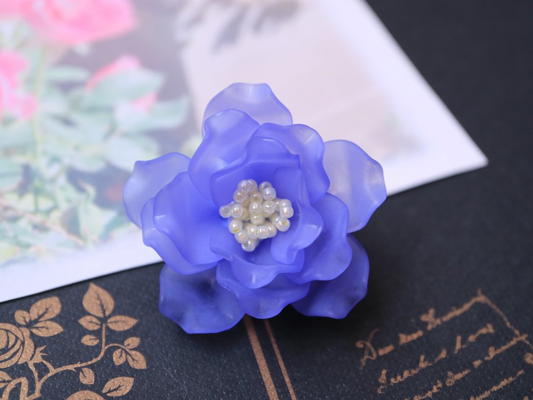 海洋蓝玫瑰胸针 轻量亚克力手工胸花 婚礼毕业饰品 - 胸针 - 塑料 蓝色