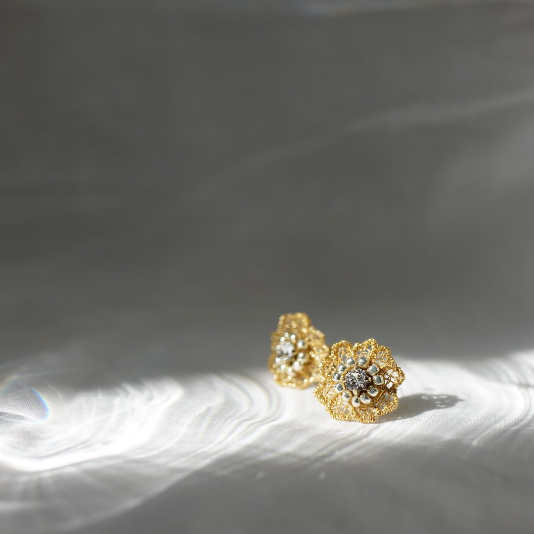 小花刺绣耳环金 - 耳环/耳夹 - 绣线 金色