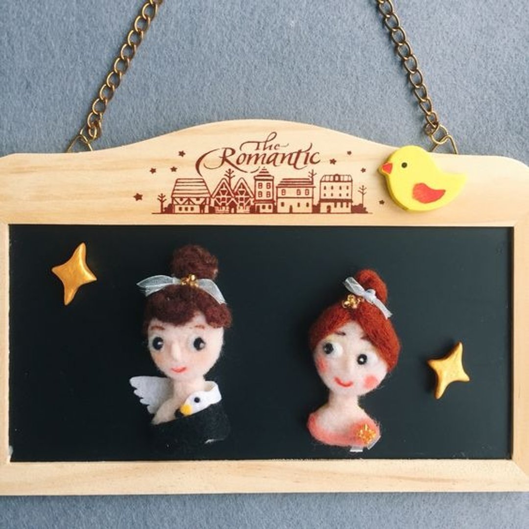 summerlol【特别的礼物】别针黑天鹅与丑小鸭女孩手工手作羊毛毡人偶人形胸针别针doll wool felt brooch - 胸针 - 羊毛 黑色