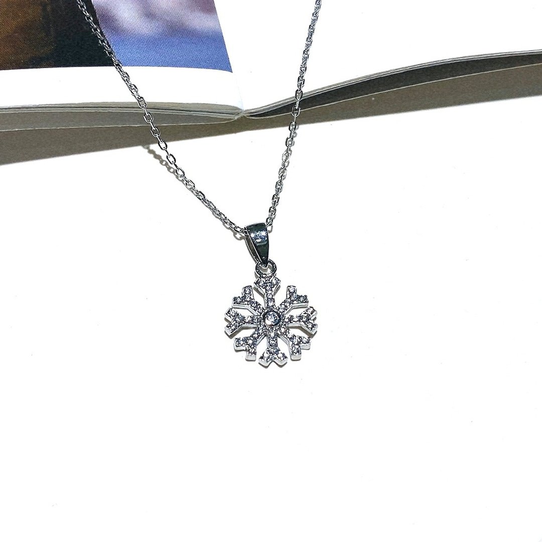 DoriAN 璀璨闪亮雪花镶顶级锆石纯银项链 附纯银保证卡 雪花项链 - 项链 - 纯银 银色