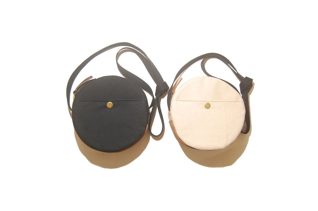 Tambourine canvas bag - 铃鼓包 - 侧背包/斜挎包 - 棉．麻 黑色