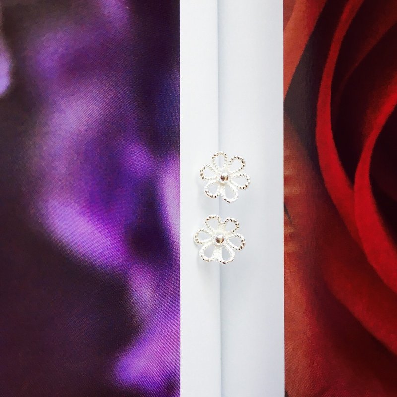 925纯银 / 花系列 - 优雅可爱大花耳针 - 耳环/耳夹 - 纯银 银色