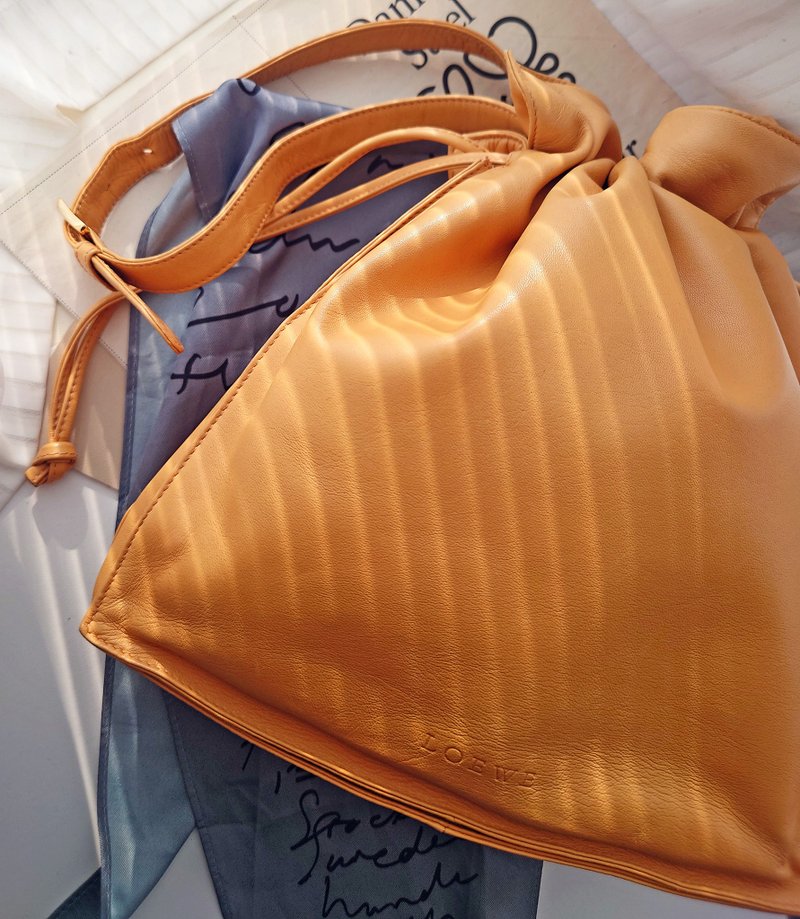 中古美品 Loewe Flamenco 蜜糖色束口袋肩背包斜挎包单肩包束绳包 - 侧背包/斜挎包 - 真皮 卡其色