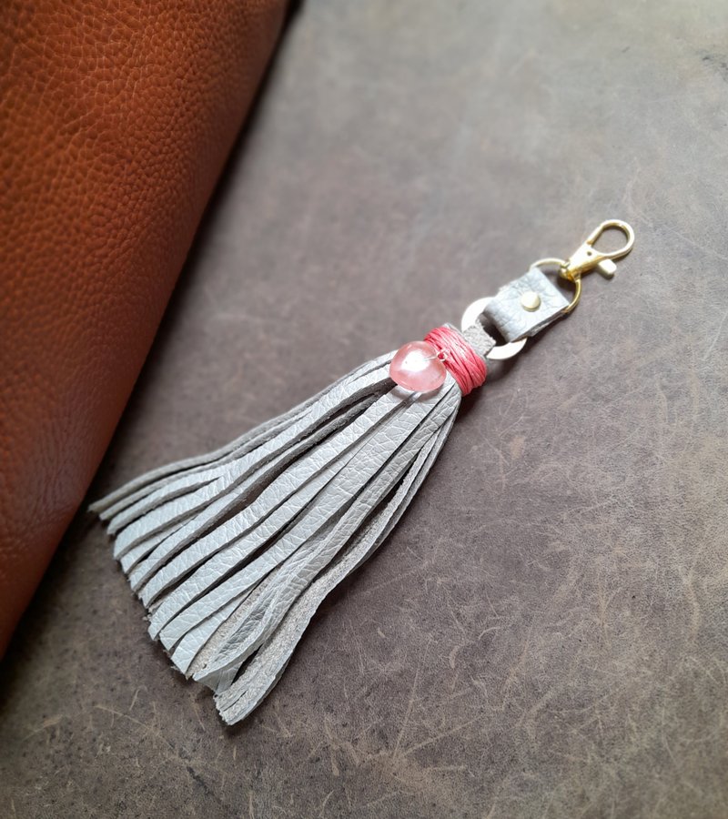 灰色皮革流苏吊饰 玫瑰石英爱心与疗愈能量 - 吊饰 - 真皮 灰色