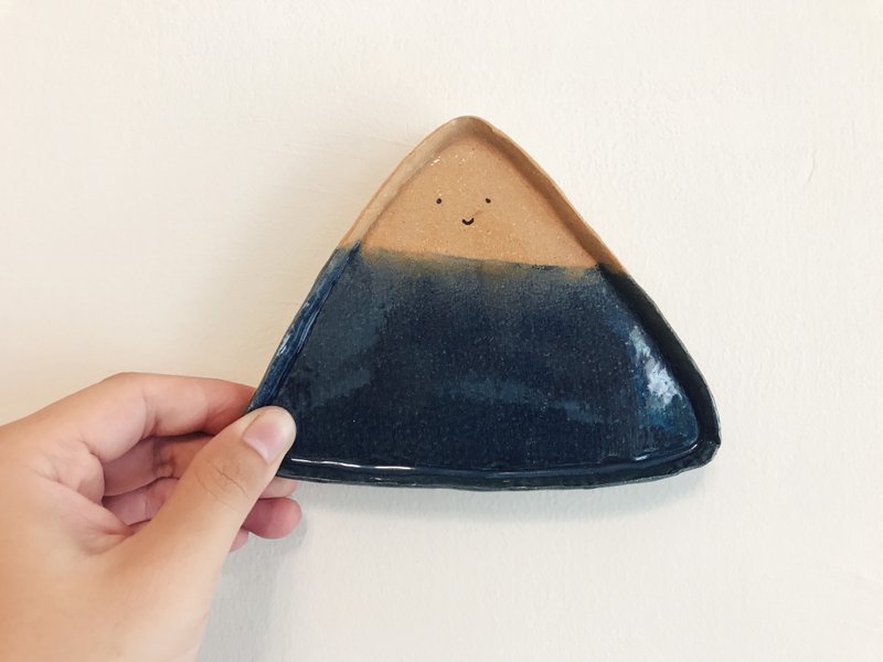 【彦彦】─ 小山盘(晒伤特别款)。 - 浅碟/小碟子 - 陶 蓝色