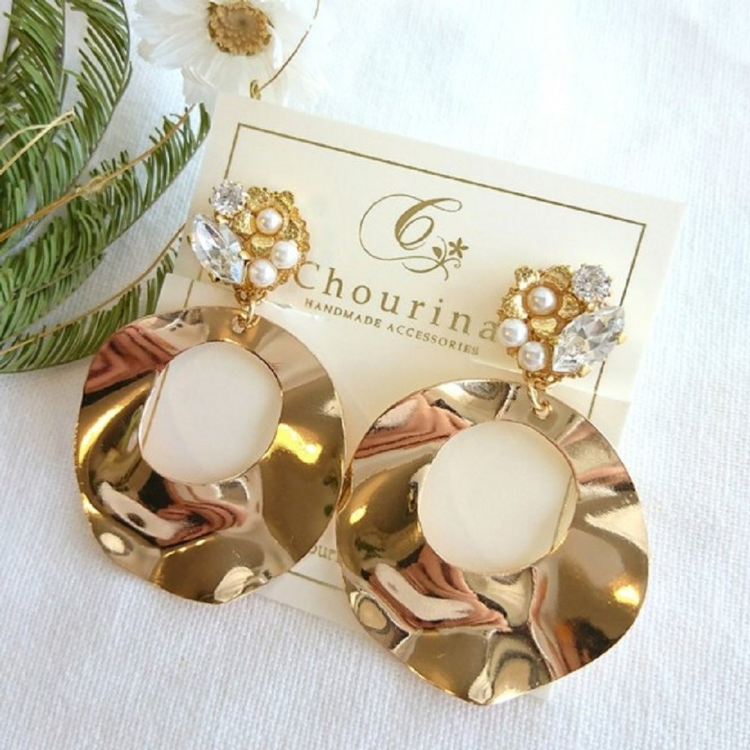 Flower metal plate Clip-On, earrings - 耳环/耳夹 - 其他金属 金色