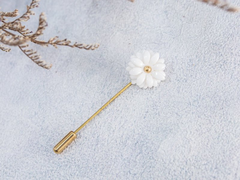 Daisy ~ white porcelain flower brooch pin ~ size S - 胸针 - 陶 白色