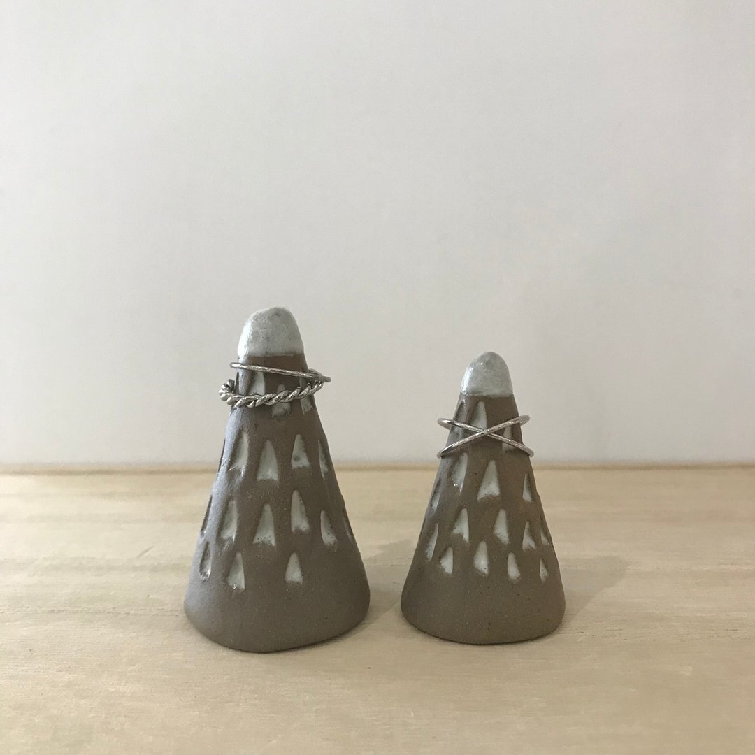 陶土 ring cone | 戒指座/穴位按摩器 | 圣诞树 | B款 - 花瓶/陶器 - 陶 咖啡色