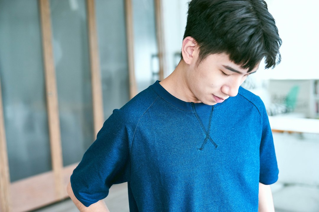 丹寧衛衣衫 DENIM SWEAT SHIRT / 香港設計 / 潮服 / 男裝 女裝 / 優質 (寶藍色) - 中性连帽卫衣/T 恤 - 棉 蓝色