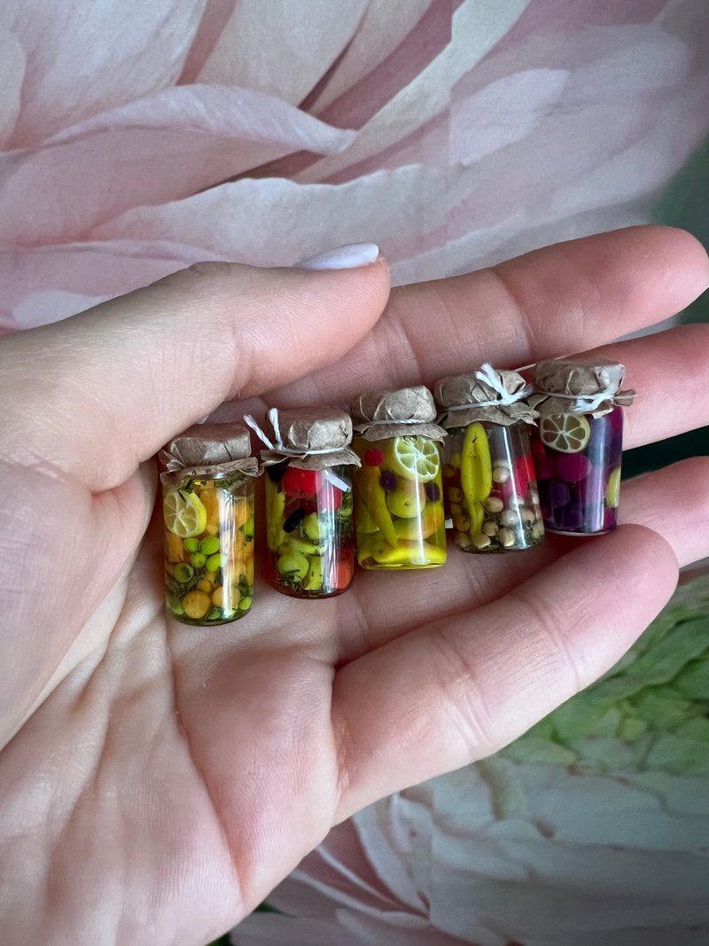 Miniature accessories for dollhouse scale 1:12 - 玩偶/公仔 - 其他材质 多色