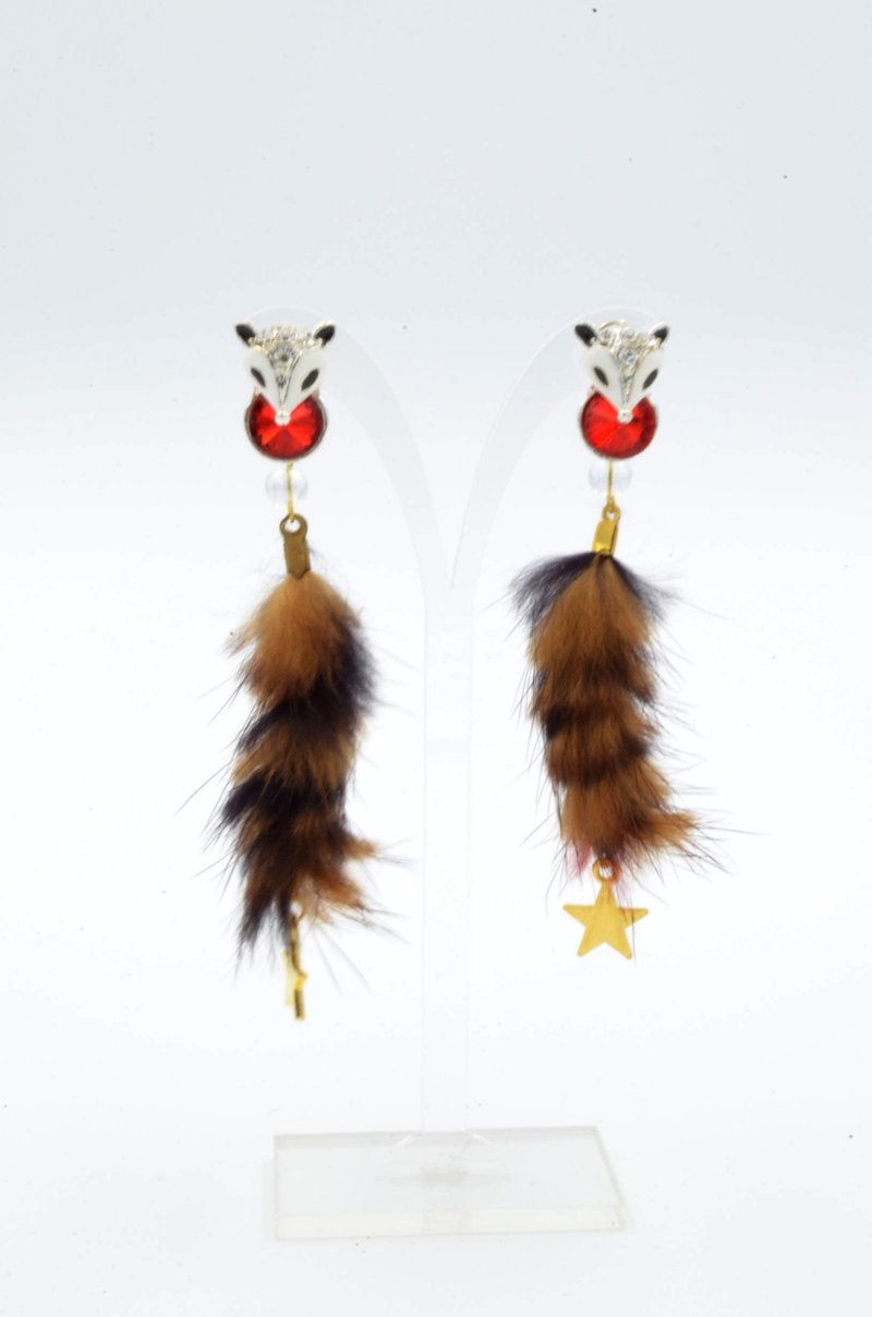 TIMBEE LO 小狐狸毛毛尾巴耳环 多色可选 - 耳环/耳夹 - 其他材质 红色