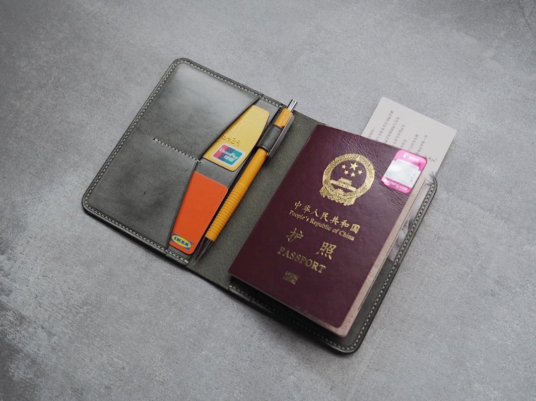 便携随身护照夹 笔插款 纯手工牛皮 定制化刻字礼物 订制颜色款式 - 护照夹/护照套 - 真皮 多色