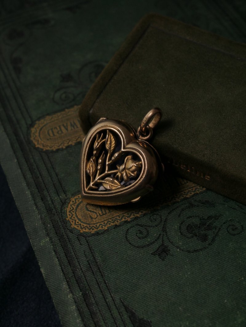 19世纪末期 法国 新艺术时期 镂空爱心珐琅相片坠 - 项链 - 其他金属 蓝色