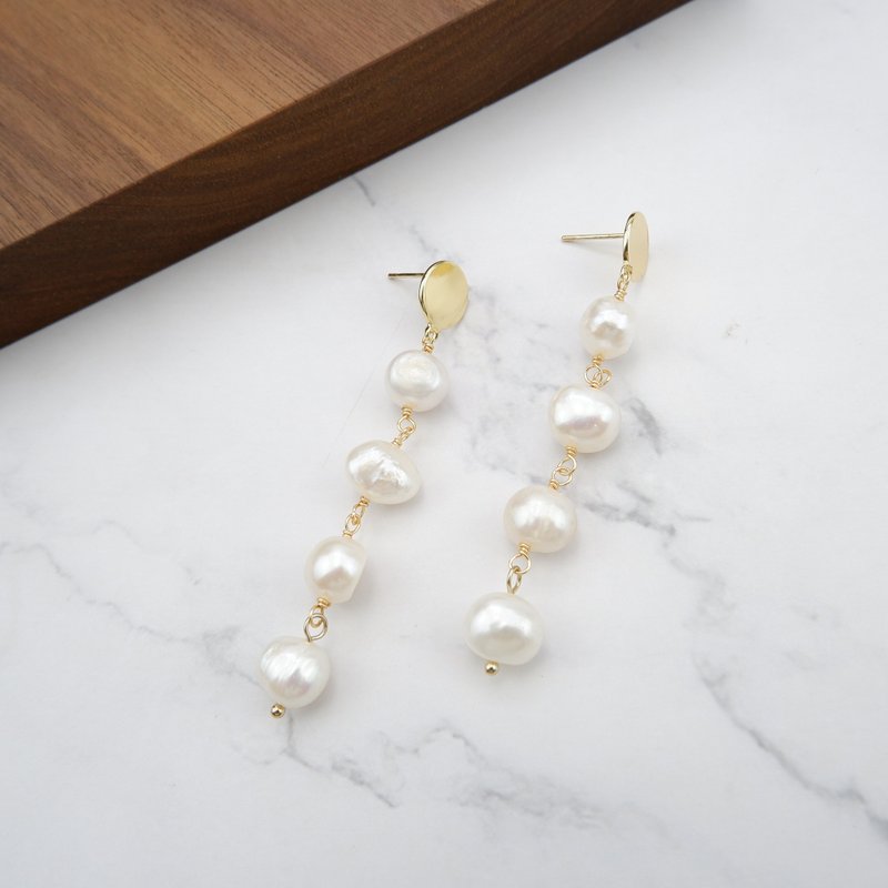 PANNE 淡水珍珠垂坠耳环 - 耳环/耳夹 - 珍珠 白色